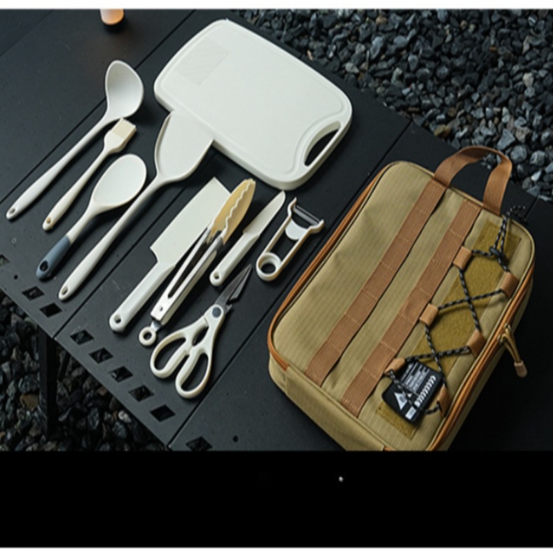 Set di utensili da cucina port - Camping Cooking Essentials recensione e prezzo