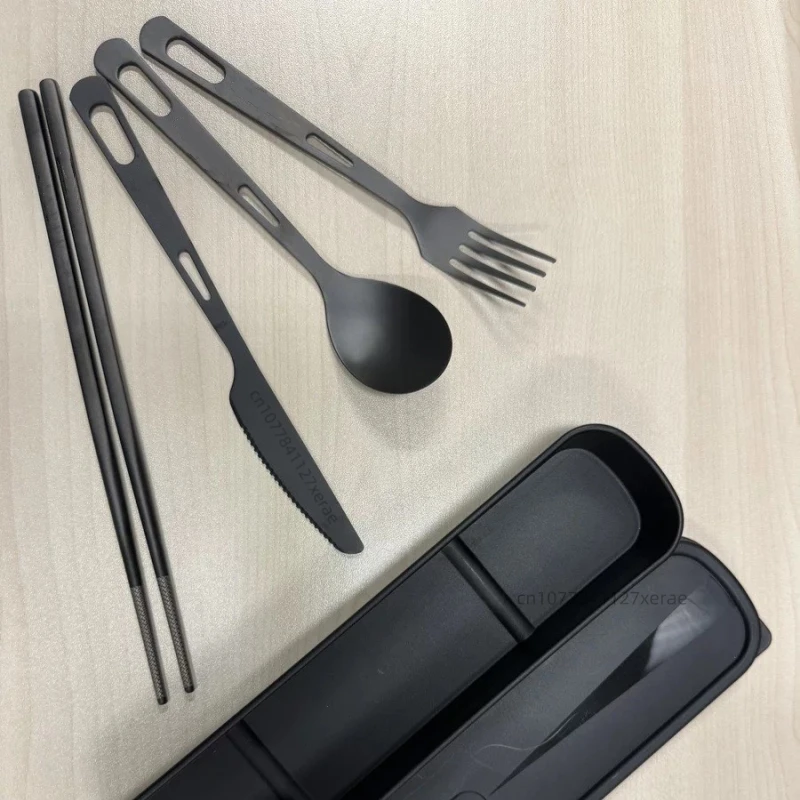 Stoviglie nere in titanio puro - Camping Cooking Set For 4 recensione e prezzo